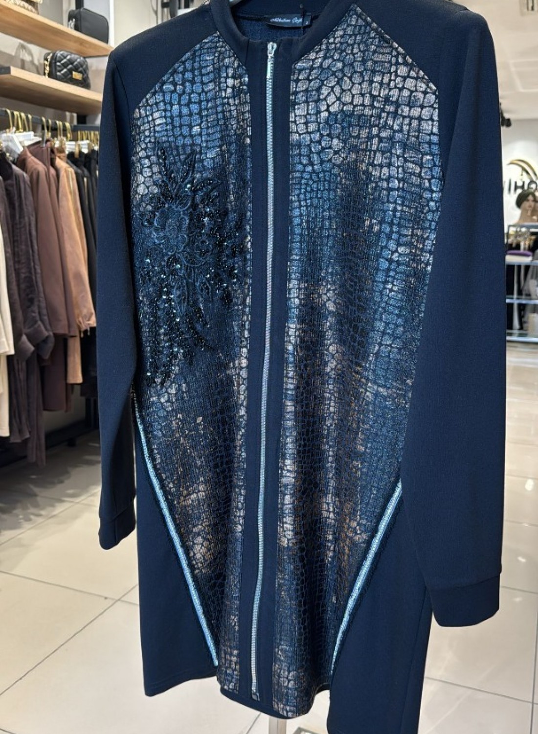 İŞLEMELİ SİYAH MODEL