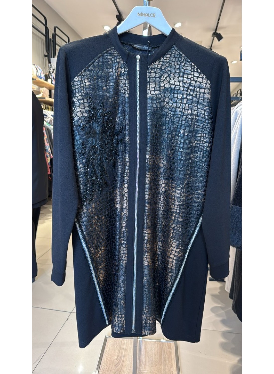 İŞLEMELİ SİYAH MODEL