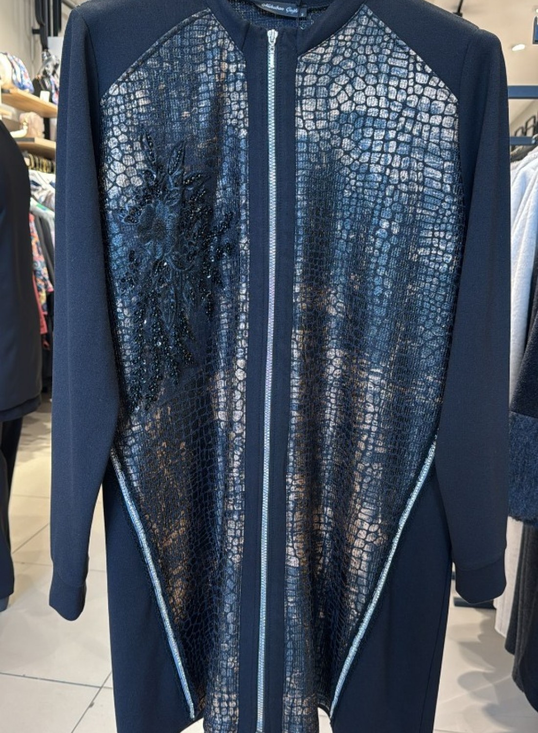 İŞLEMELİ SİYAH MODEL